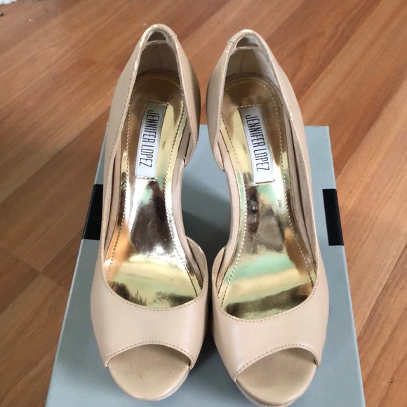 Nude Jennifer Lopez Wedged - Picture 3 of 7